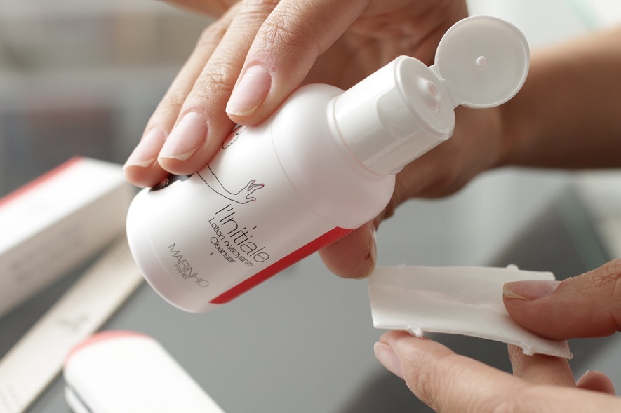 application vernis semi-permanent