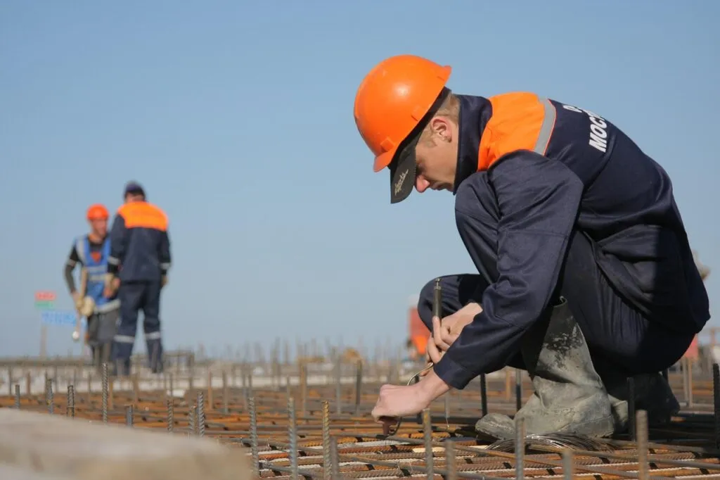 Pourquoi choisir le pantalon de travail Blaklader X1900 pour vos chantiers ?