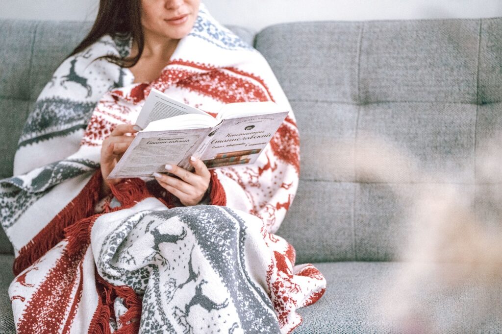Pourquoi adopter un sweat plaid femme ? Confort, style et douceur au rendez-vous