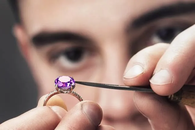Comment restaurer un bijou ancien ?