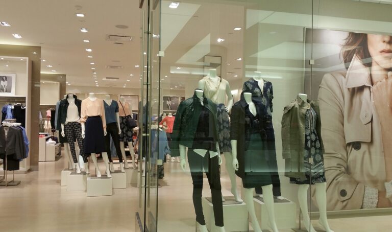 Acheter des vêtements pour le printemps : pourquoi se rendre sur le site d’une marque de prêt-à-porter ?